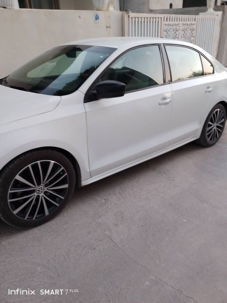 jetta mode 2016  گێرو مەکینە بەناوکردنی بەشەرتە ،گێر ئۆتاماتیکە سوکانی ڤۆلیمە گوشین هیتەر و ئاوێنە کارەبایە ، شەش پارچەی  هەیە سەنەوی هیزەی نوێیە ڕەقم مۆبایل ***********یە أربيل, العراق
