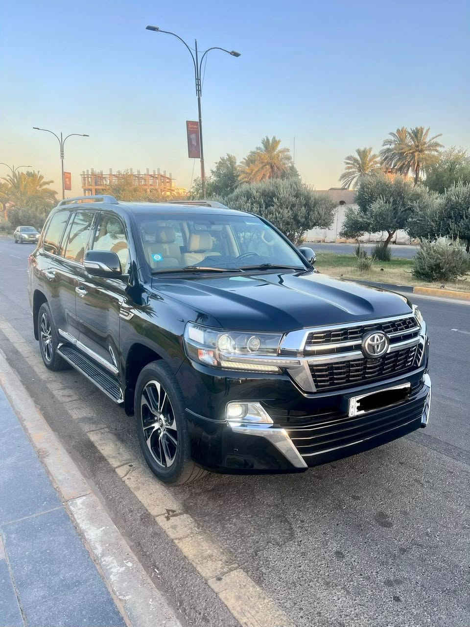 السلام عليكم لاندكروز لون اسود موديل ٢٠٢١ GXR   كارند تورن السياره ٨سلندر 4600 رقم بغداد بأسمي مكفول من الصبغ ماشيه ٧٠الف.
فتحة سقف 

بصمه تشغيل 

أبواب اربع بصمه 

صندوق كهرباء 

ويل ٢٠ 

دبل ماوس

٣شاشات

داخل جلد مقاعد كهرباء جهتين 

مري شفط 

حساسات أمامي خلفي 

كامره أمامي خلفي 

كروس سرعه السياره فول 

مكانه السيديه للاتصال ***********

