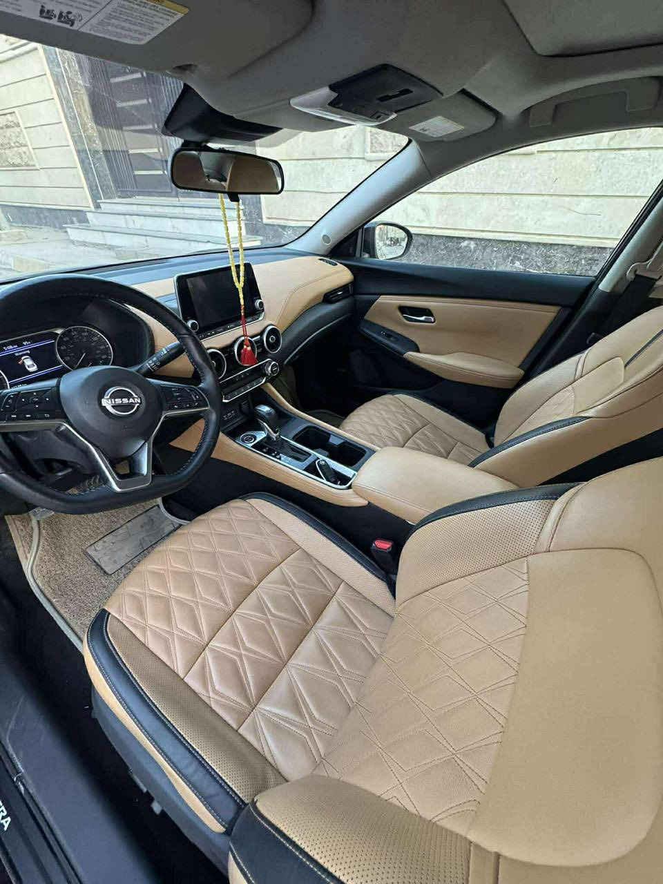 نيسان سنترا للبيع
موديل ٢٠٢٤ 
ماشيه 14 الف 
فتحة سقف 
كشنات جلد لون عسلي 
كشن كهرباء 
تدفئة كشنات + ستيرن 
رادار امامي وخلفي + حساسات 
كامرة ٣٦٠ من كل الجوانب 
رقم بغداد بأسمي 
ضرر السيارة تقرير بدون اي مسج تحذير 
شغالة وتمشي من امريكا 
السيارة جديده جدآ بدون اي مصروف 
للاستفسار *********** 
مكان السيارة ديالى / بعقوبه مكلف
