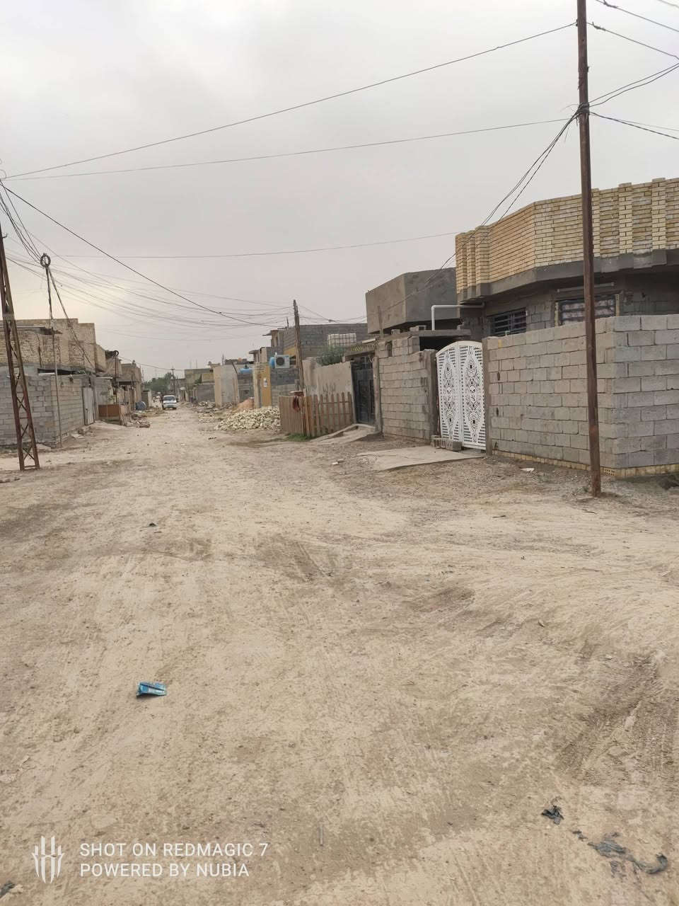 قطع للبيع حي البتول قرب الجسر الفرنسي بالقرب من الطاقه الكهربائيه زراعي جاهزه ماء كهرباء المساحه كل قطعه 200متر،3قطع واحده ركن للستفسار الاتصال ***********
