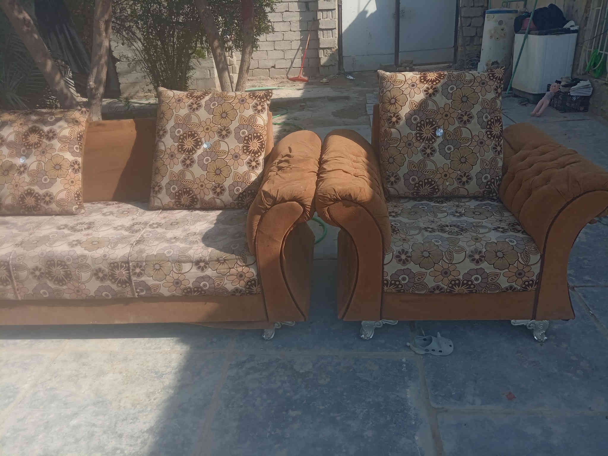 قنفات استعمال قليل للبيع السعر 250 وبيهن مجال عشر مقاعد للاستفسار *********** العنوان ديوانيه سنيه البونايل
