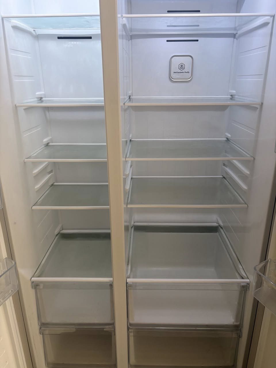 مرحبا 
ثلاجة ومجمده للبيع 
عاموديه بابين 
نوع هايسنس جديده صار شهر من اخذتها بس محتاجة داريد أبيعها 
اخذتها بمليون وربع 
عارضتها بمليون وبيها مجال 
*********** 
غزاليه
