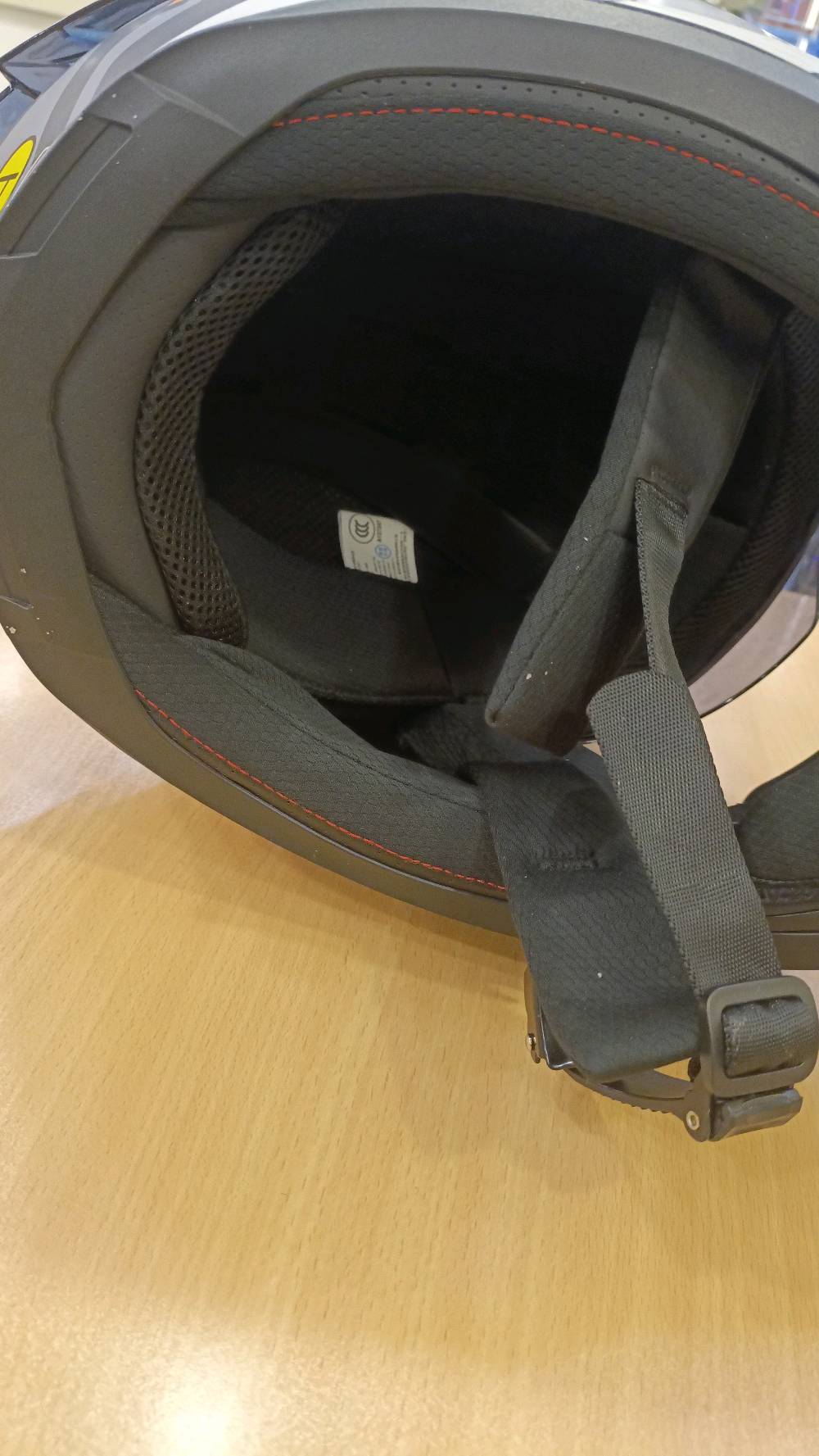 خوذه للبيع مستخدمه يومين فقط مكاني انبار فلوجه الي يحب يتصل عليه ونتفاهم 
