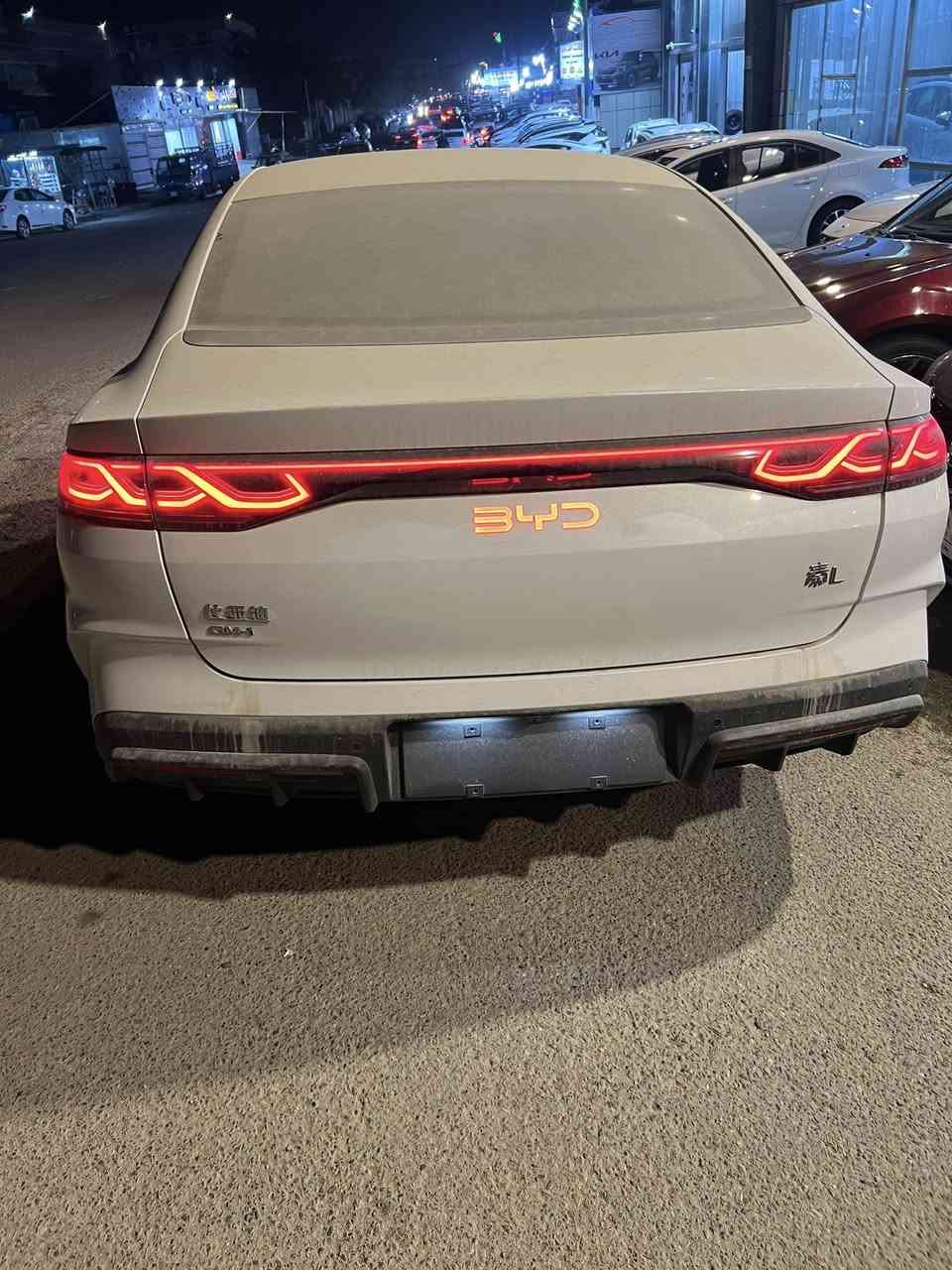 السلام عليكم 
بي واي دي كن L
موديل 2024 فول موصفات  زيروو اربع كامرات كشن كهرباء داخل ابيض  سعرها 21.400
***********
