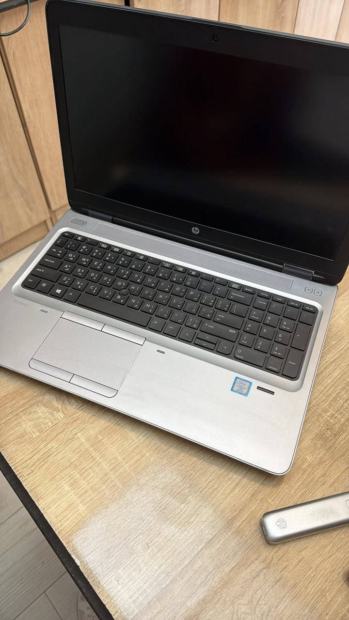 للبيع لابتوب hp probook 650 g3 
i7 7820 hq
رام 8 ddr4
هارد ssd 256
كرت شاشة متصل 
ب 300 الف 
للتواصل عبر المسنجر 
او تلغرام @abujaafa11
معه حقيبة و ماوس


**إذا كنت صاحب هذا الإعلان وتريد حذفه لأي سبب، رجاءا أرسل رسالة إلى الدعم الفني**