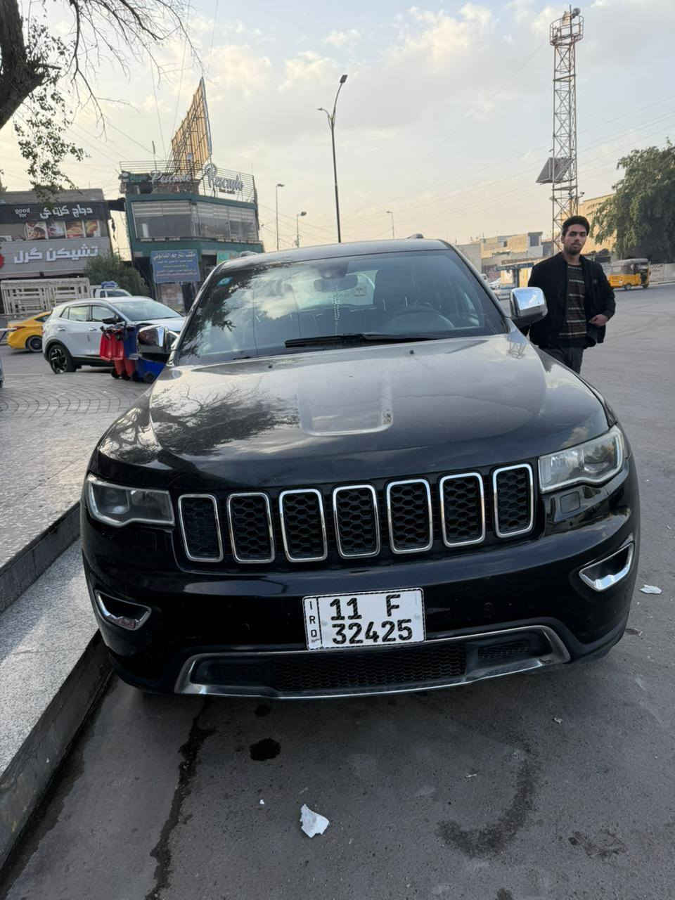 السلام عليكم جيب شيروكي 2018  مواصفات فول عده الفتحه ماشيه ٨٨ الف  وارد أمريكي خمس قطع صبغ بدون دواخل بدون ايرباك سيارة هزه جديده سنويه جديده كامله بدون اي نقص ***********
