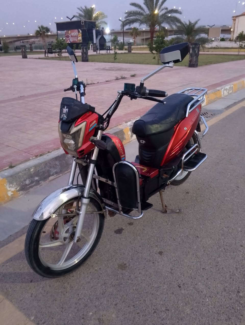 دراجه هارلي للبيع سعر 400وبيه مجال للشراي بطاريات تخم جديد عل فحص وان ميعجبك افحص للستفسار ***********.  ***********
