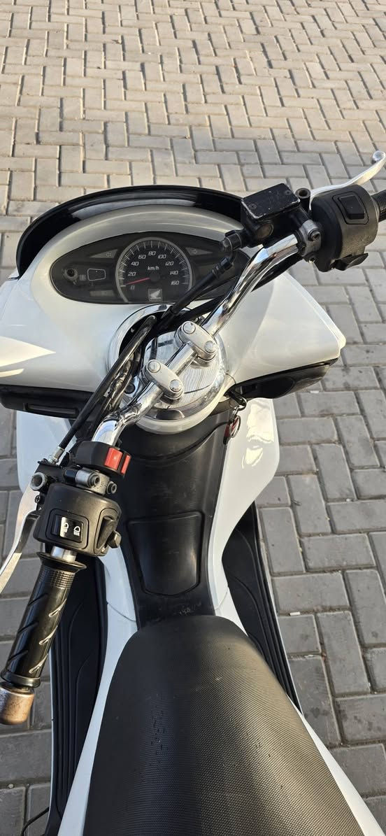 السلام عليكم  bcx جيل اول ياباني jf  مال رمبه
 مكينه: 150 حرف A بيه شلعه معدل خير من الله 
حساس ازدحام ستان كله شغال 
سعر :  مليون ونص 
مدينه الصدر : ***********
