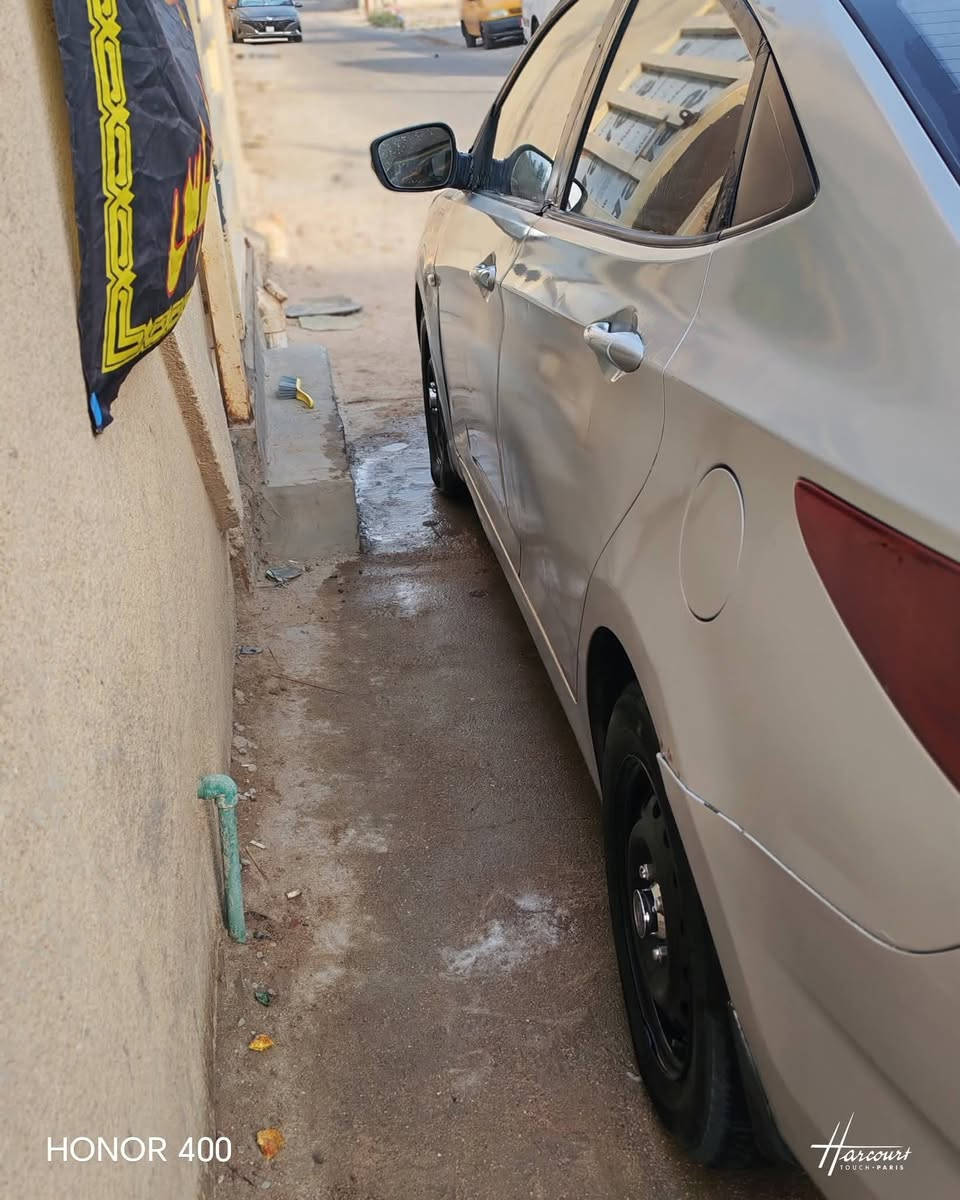 سلام عليكم 
اكسنت موديل 12 خليجي 
مكينه 1600 
رقم بصره تحويل ثاني يوم 
سياره بيه صبغ حزام 
ويحتاجله دعاميه اماميه 
بسعر مناسب بيع او مراوس عادي
للاستفسار ***********
