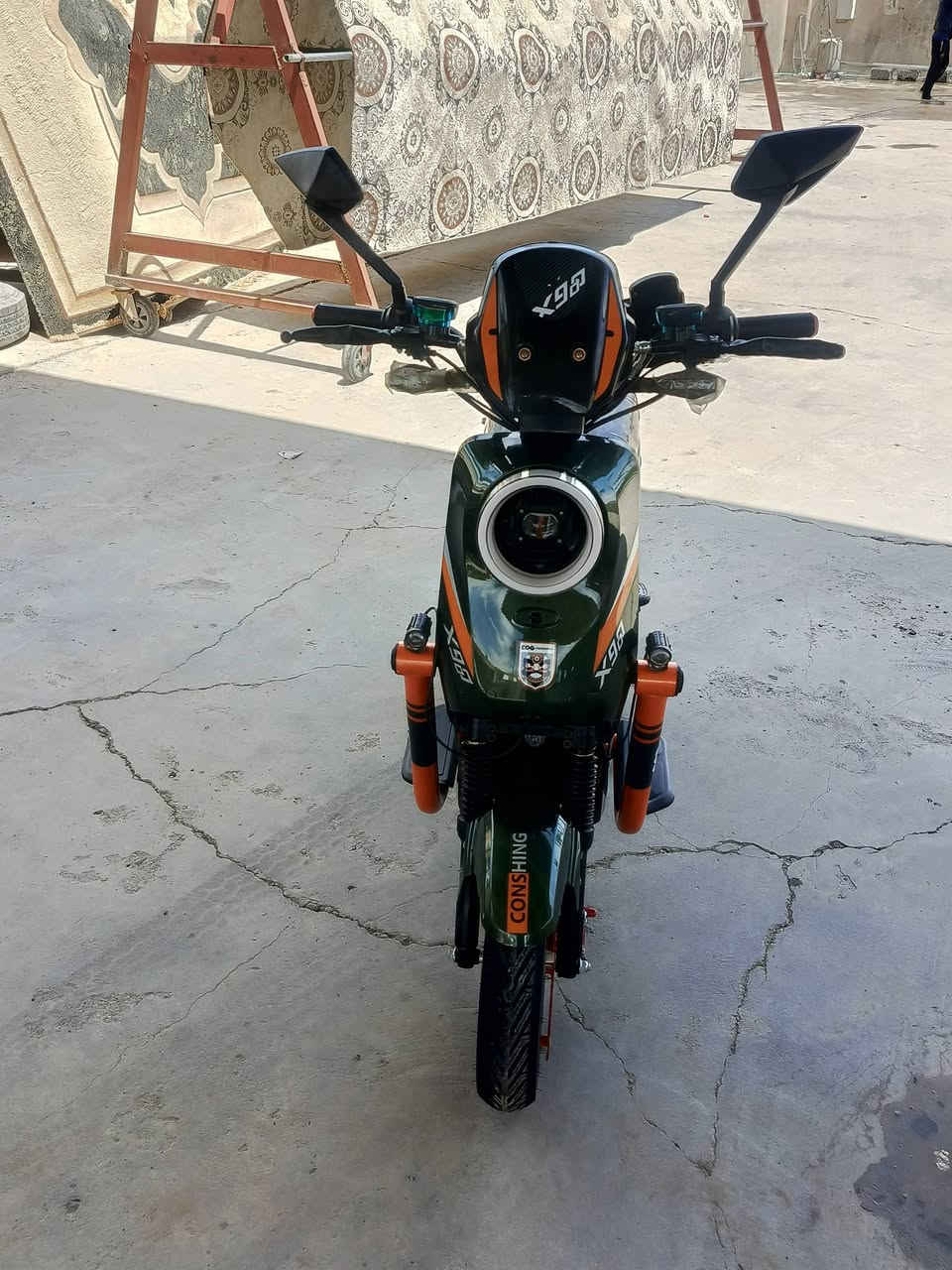دراجه شحن اسمها اتش 900 للبيع السعر 600 وبيها مجال ***********
