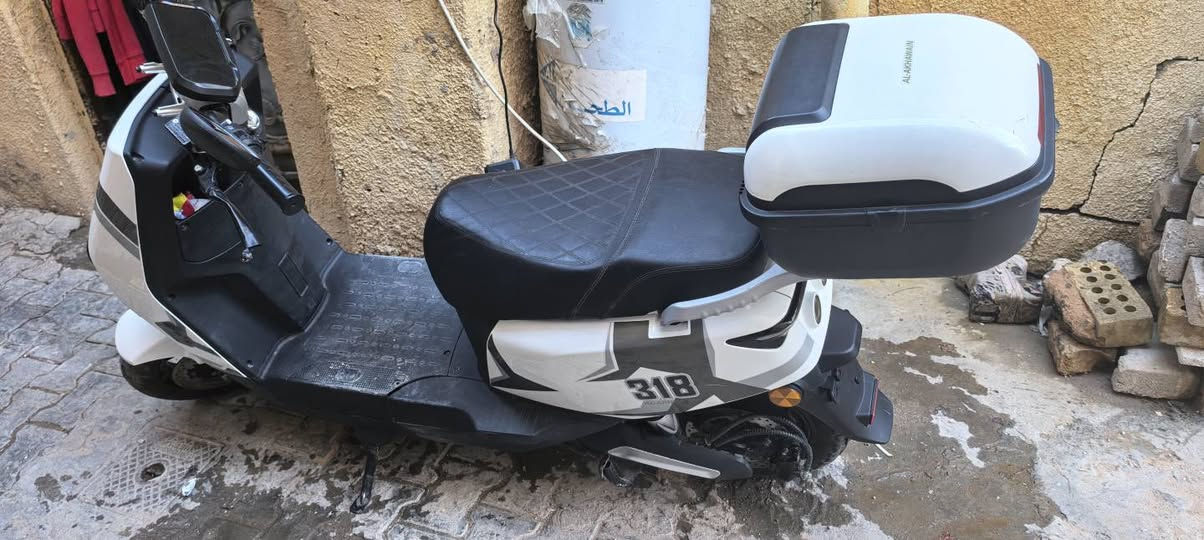 دراجة شحن نضيف ٦ بطاريات صار شهر من امبدلهن شاحنة جديدة السعر ٦٥٠ اوبي مجال ***********
