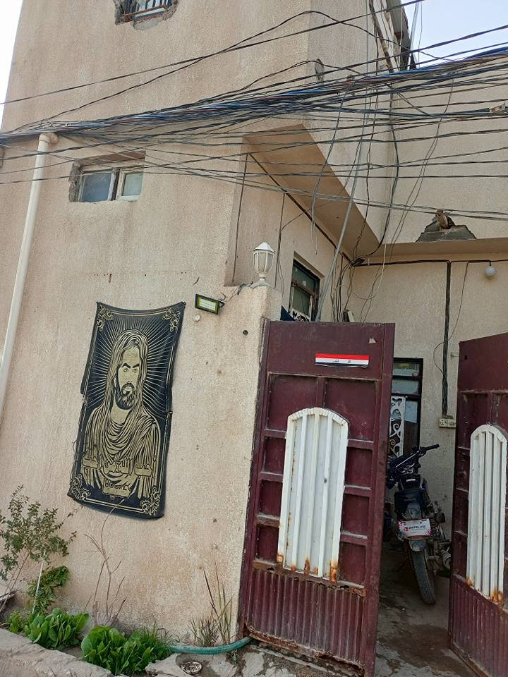 السلام عليكم دار 50متر طابق ونص والطابق الثاني سندويج المنطقه نهايه الحر الصغير حي الهادي على البزل خدمات كامله مي مجاري كهرباء الاستفسار اكثر اتصل على الرقم ***********
