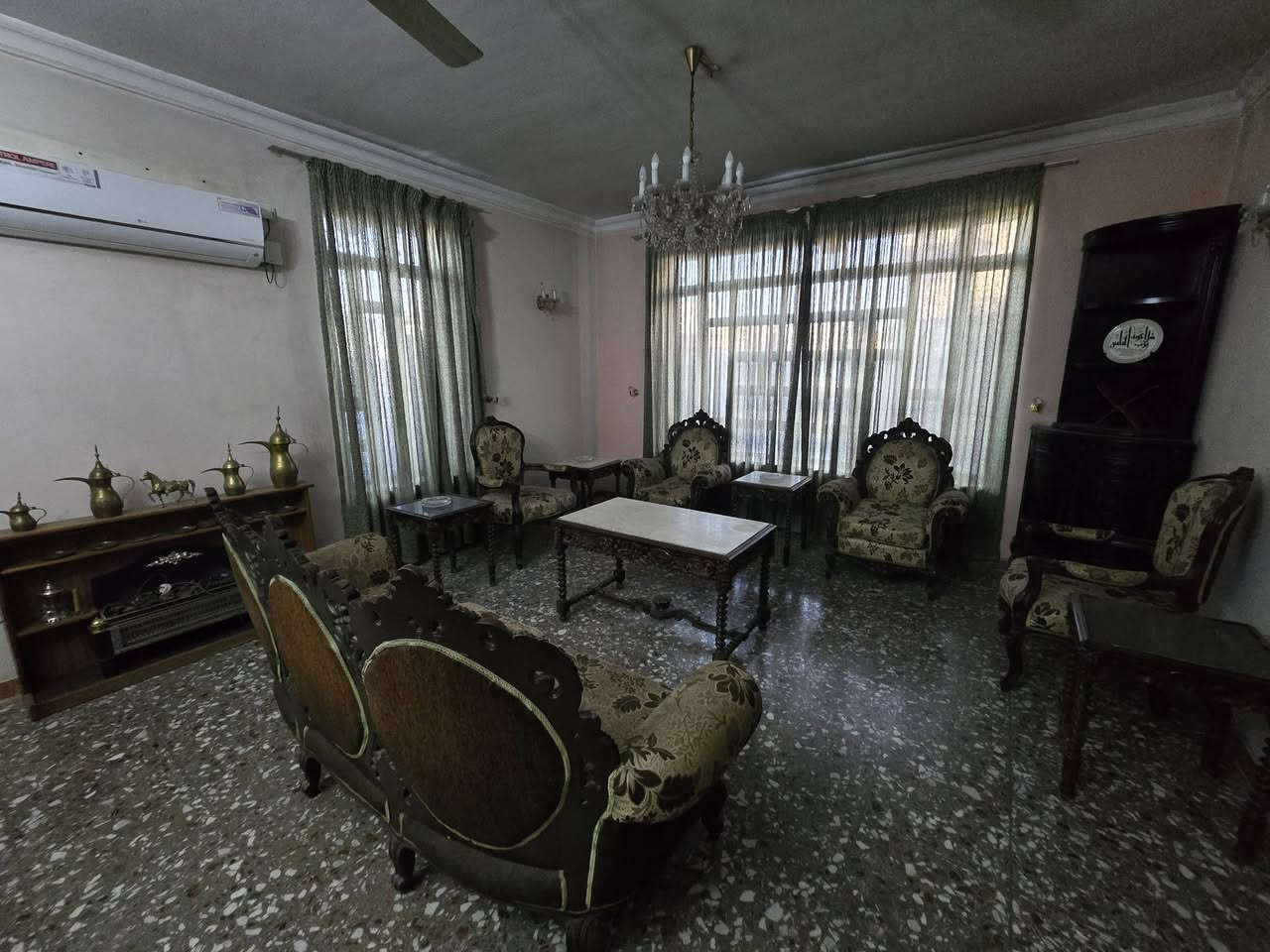 مرحبا غراض بيت كامل للبيع 
البيع شيلة وحدة 
المكان حي الجامعة


**إذا كنت صاحب هذا الإعلان وتريد حذفه لأي سبب، رجاءا أرسل رسالة إلى الدعم الفني**