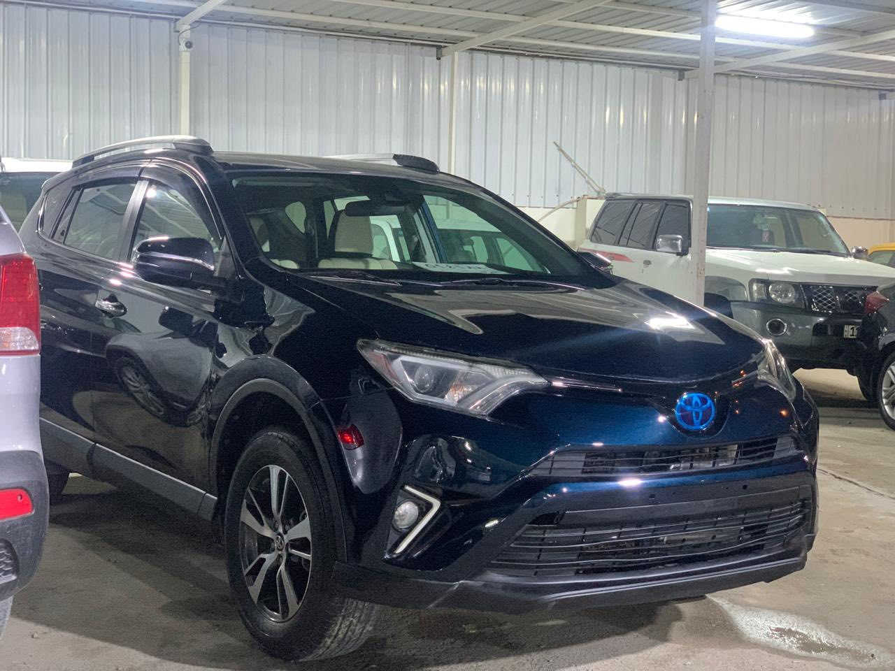 السلام عليكم
راف 4.     2018
مكفولة من صبغ
فقط بارد برأس البنيد
بدون شاصي بدون ايرباك 
فتحة 
داخل جلد ابيض 
مانع انزلاق
شاشة
السعر 165 بيها مجال
*********** زيد الجبوري
