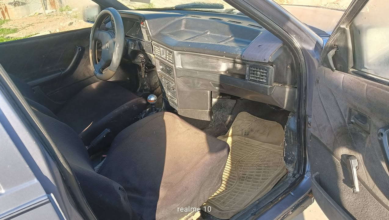 السلام عليكم كاديت للبيع موديل 1991 سنويه جديده محرك حجم 16 اثر نفخ كير شرط ستيرن بور  فتحة سقف طخم ويل كب
كابون بيها شرط الوكاله والتحويل باتري جديد سياره جاهزه مكنهاالموصل الجانب الايسر  البيع نقد فقط السعر (20) 

لتوصل ***********

***********
