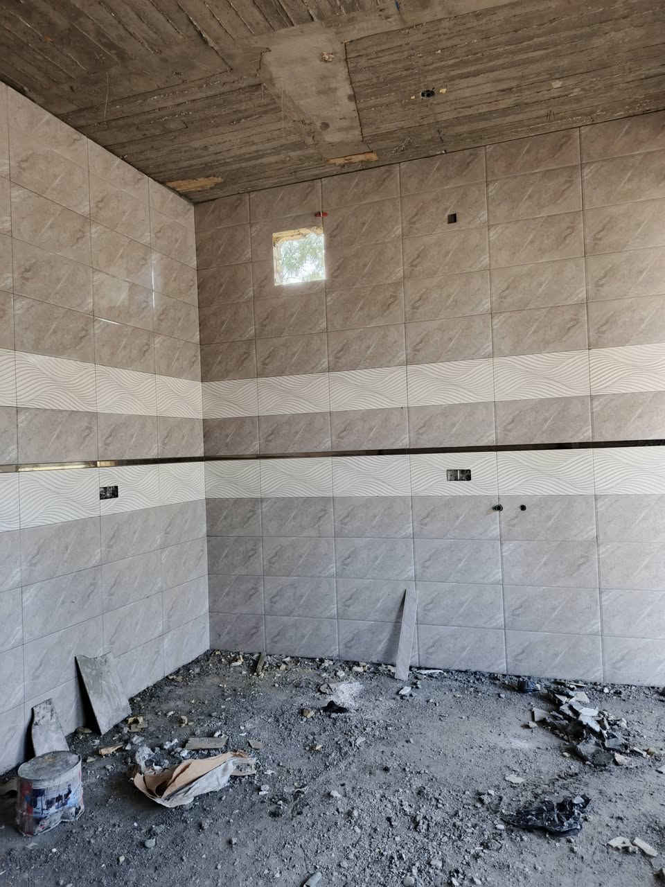 سلام عليكم خلفه سيراميك وبورسلين ومرمر جدران  وارضيه ودروجه متفرغ حاليا لاتصال ***********
