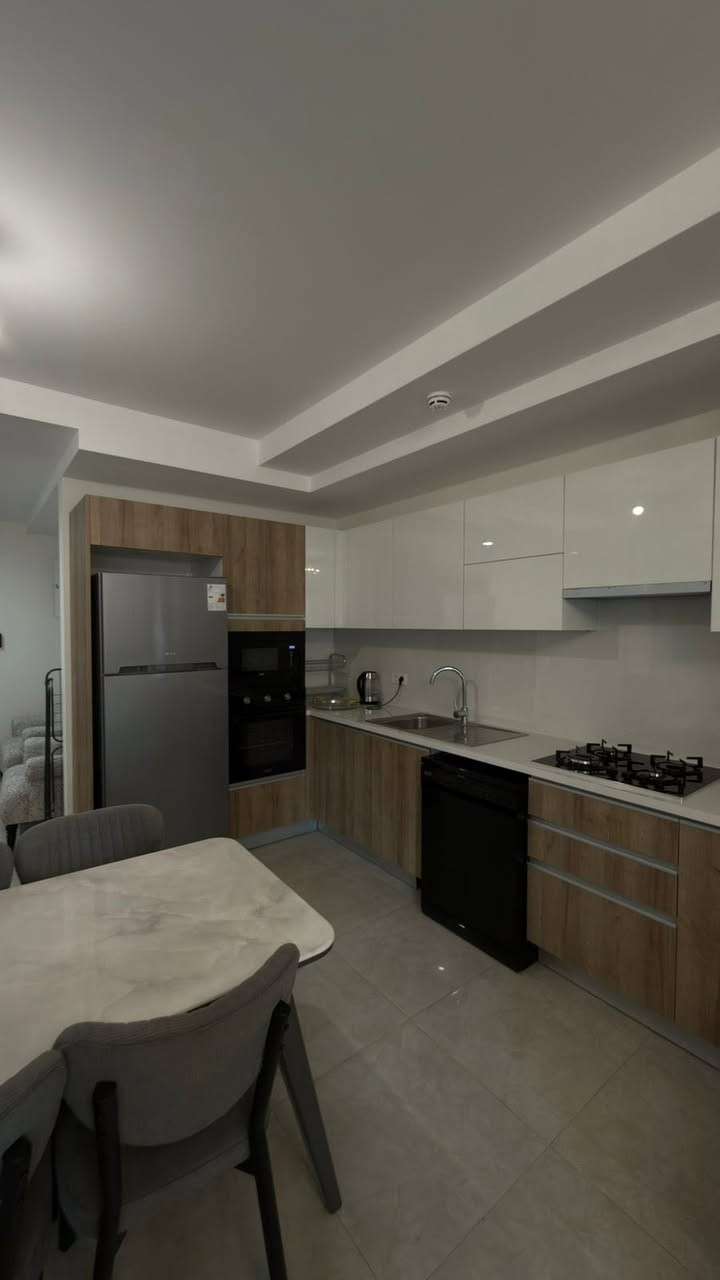 📍Empire Wing For Rent
📐94m
🛋️Furnished
🛏️1+1
〰️Floor 19
📞For More Info Call ***********
