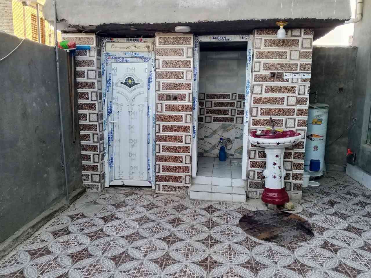 السلام عليكم 
دار لبيع 
مساحة 220 متر طابو زراعي سند 25 
الموقع شارع المعاره 
شارع عموري 
قرب شارع العام 
البيت يحتوي 
ستقبال 
وصاله 
وغرف عدد 2 
مطبخ 
مجمع صحيات داخليه وخارجيه 
اي استفسار 
‏‪***********‬‏
