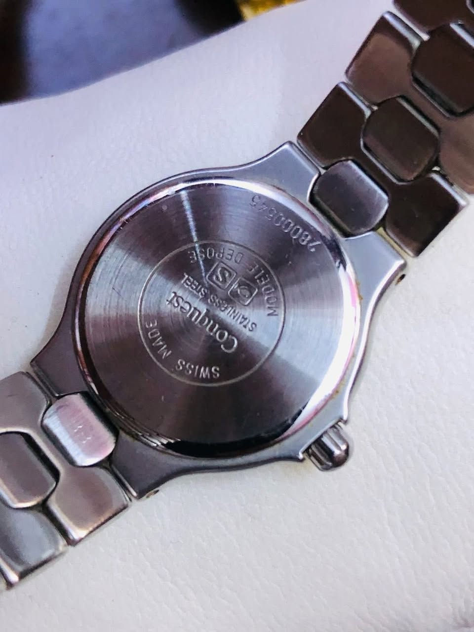 ساعة لونجين كونكويست( LONGINES)
سويسري اصلي  انتاج الثمانينات 
نسائي - سلم / المعدن فولاذ   
للاتصال ***********
