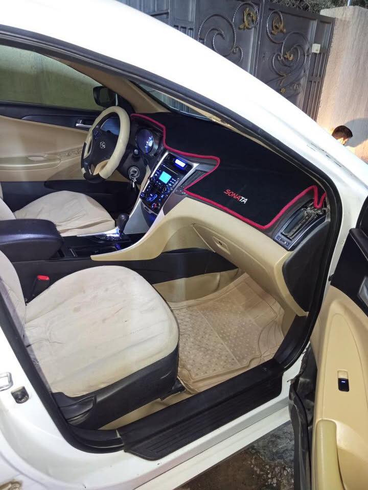 السلام عليكم
للبيع سوناتا 2011 مضلع وارد خليجي 
السيارة مصبوغة عام قمارة سليمة مكفولة من الكص
ضربتها صفح من جهة الصدر والجاملغ الخلفي 
والجاملغ الامامي من جهة السايق طخة خفيفه 
شاصي سليم اللغد سليم 
محرك وكير مكفول تبريد و تدفئة ايضاً 
المحرك بي صوت مال راجز 
فقط صوت بسيط بدون أي تأثير 
تريد تسوي تريد تعوفة مايأثر 
والشريط مال هورن رايدلة تبديل 
السيارة رزانة ومتانة ونشاط ومال جنايه 
مابيعها لوما متوازي ع فلوس 

مكان السيارة بغداد الكرخ 
السعر 85$ وبي مجال بسيط
***********
