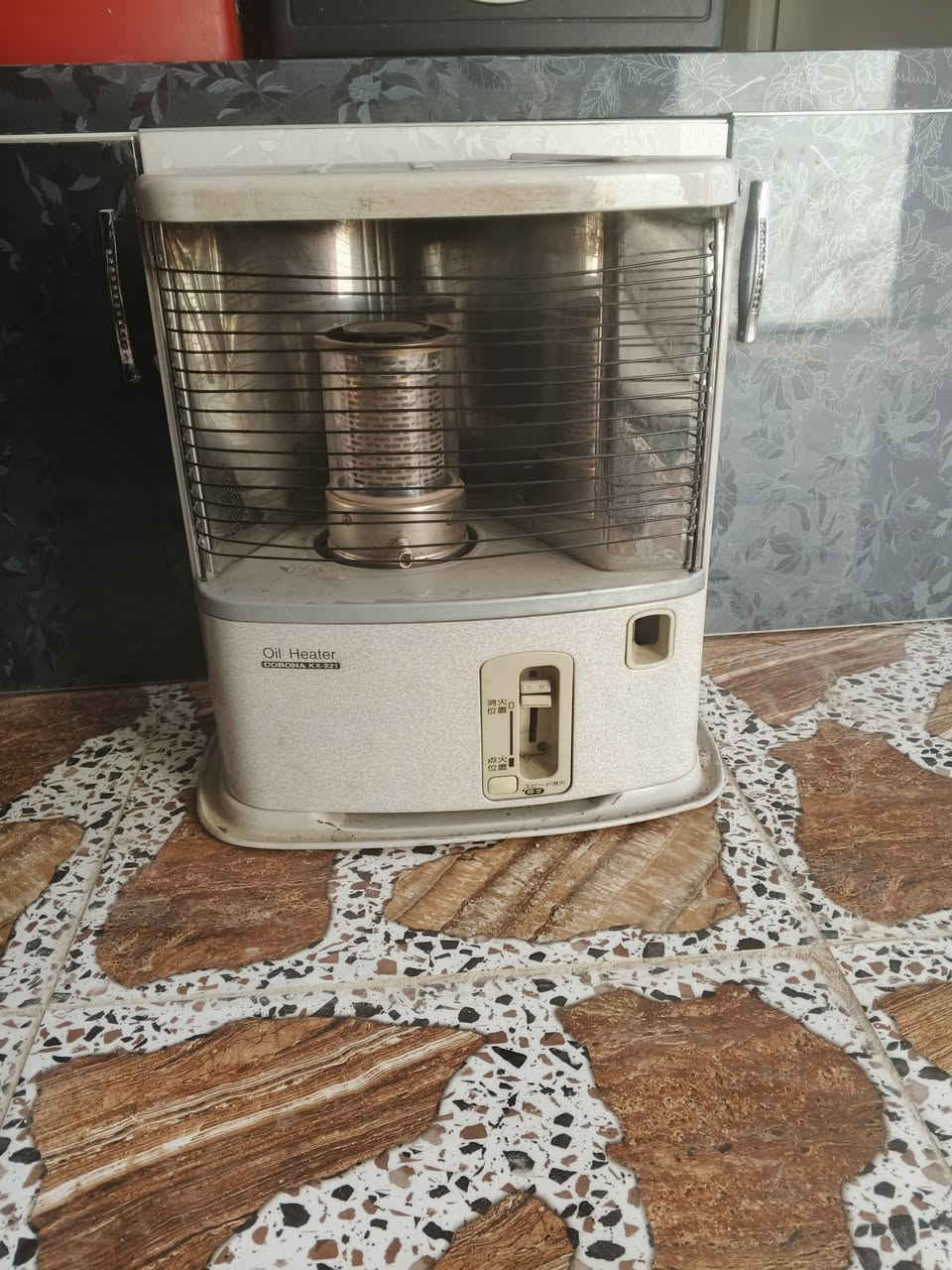 السلام عليكم 
يوجد لدينا غراض منزلية مستخدمه باسعار مناسبه جدا 
العنوان حديثه الحي العسكري قرب الشبكات والتوزيع 
***********
***********
