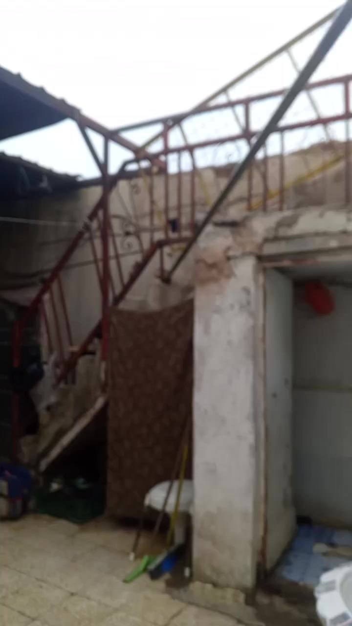 سلام عليكم دار للبيع بيت تعبان مساحته 150مكانه الولايه شارع 13يم ابو زينب ابو الطرشي
*********** ***********
