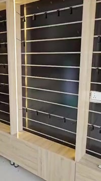 باترينات وميز صيانه للبيع السعر جدا مناسب الغراض بعدهم جدد للتواصل 077...