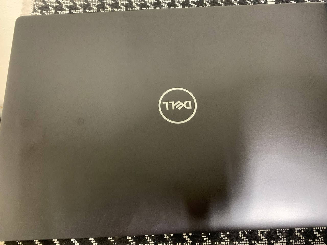 مكتب الفرات فون 
لابتوب dell 
ذاكره ssd256
معالج Intel(R) Core(TM) i5 
رام 8G
لابتوب نضيف جدا السعر 215
مكتب الفرات فون سوق الجدعه مقابل مطعم ابو وائل
***********
