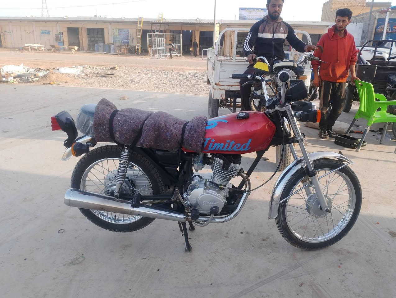 سلام عليكم دراجه ايراني للبيع شاصي 2021  ومكينه سيجي اصلي شرط  وتعميره كامل اصلي 2025 دراجه كامله ما بيها اي نقص مكفوله كفاله عامه السعر (575) مكاني قلعه السكر الرقم للأستفسار ***********
