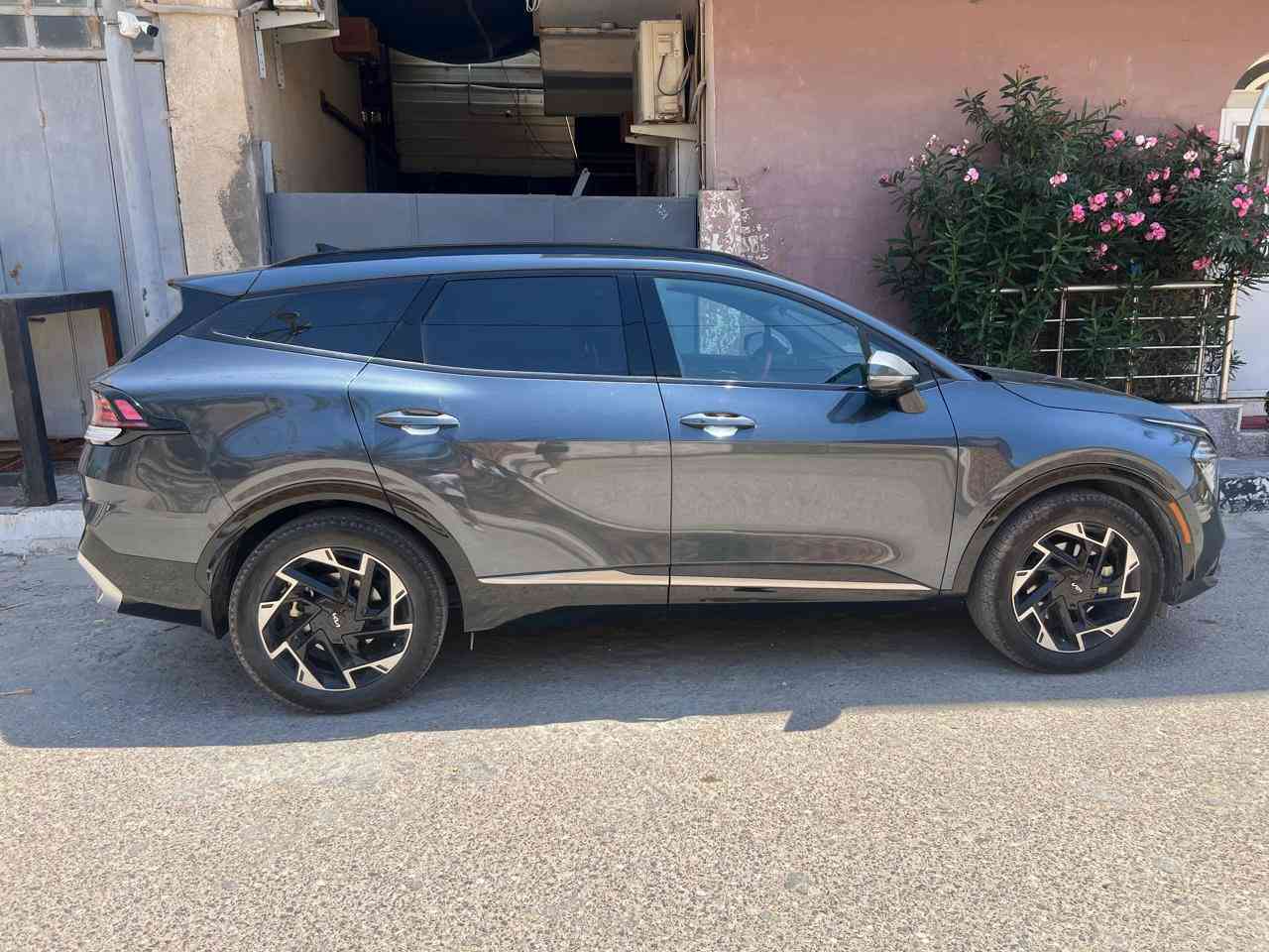 السلام عليكم
Kia Sportage Sx-Prestige 2023 2.5L
حجم المكينه : 2500
رقم بصرة حرة تحويل مباشر      
 ماشيه : 20 الف ميل       
الايرباك : دركه فقط
الضرر : تبديل جاملق ودعامية نفس اللون بدون صبغ
 المواصفات.                        شاشه كبيره
 بصمة                                        بنوراما 
 تشغيل عن بعد                   كامرات 360
رادارات جانبي                           رادار امامي
كشنات جلد لون احمر 
تبريد وتدفئة بالكشنات 
اشاير بالمري
كيجات دجيتل
قطعتين تبريد 
نظام سبورت ايكو عادي
ايقاف ذاتي اوتو ستوب
حساسات خلفي امامي
اوتو هولد 
نظام منحدرات 
كشنات كهرباء
شحن وايرليس 
كشن السايق ميمري 
🟩 السعر /225 وبيها مجال بسيط
***********
