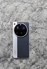 شاومي 15 الترا للبيع مع الكت السعر مليون و200 للاستفسار07746800090