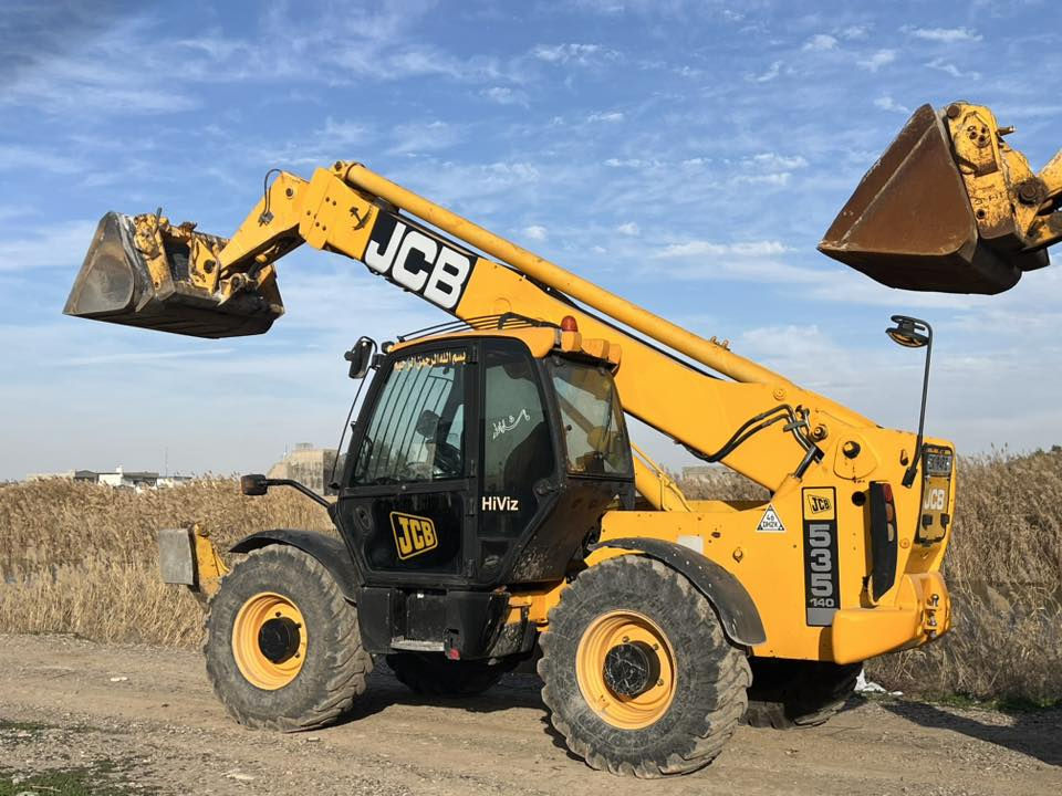 ثلاث رافعات للبيع موديل 2005 /2003/2003 جاهزين للشغل بسمنه 14 متر مكان داقوق ***********
