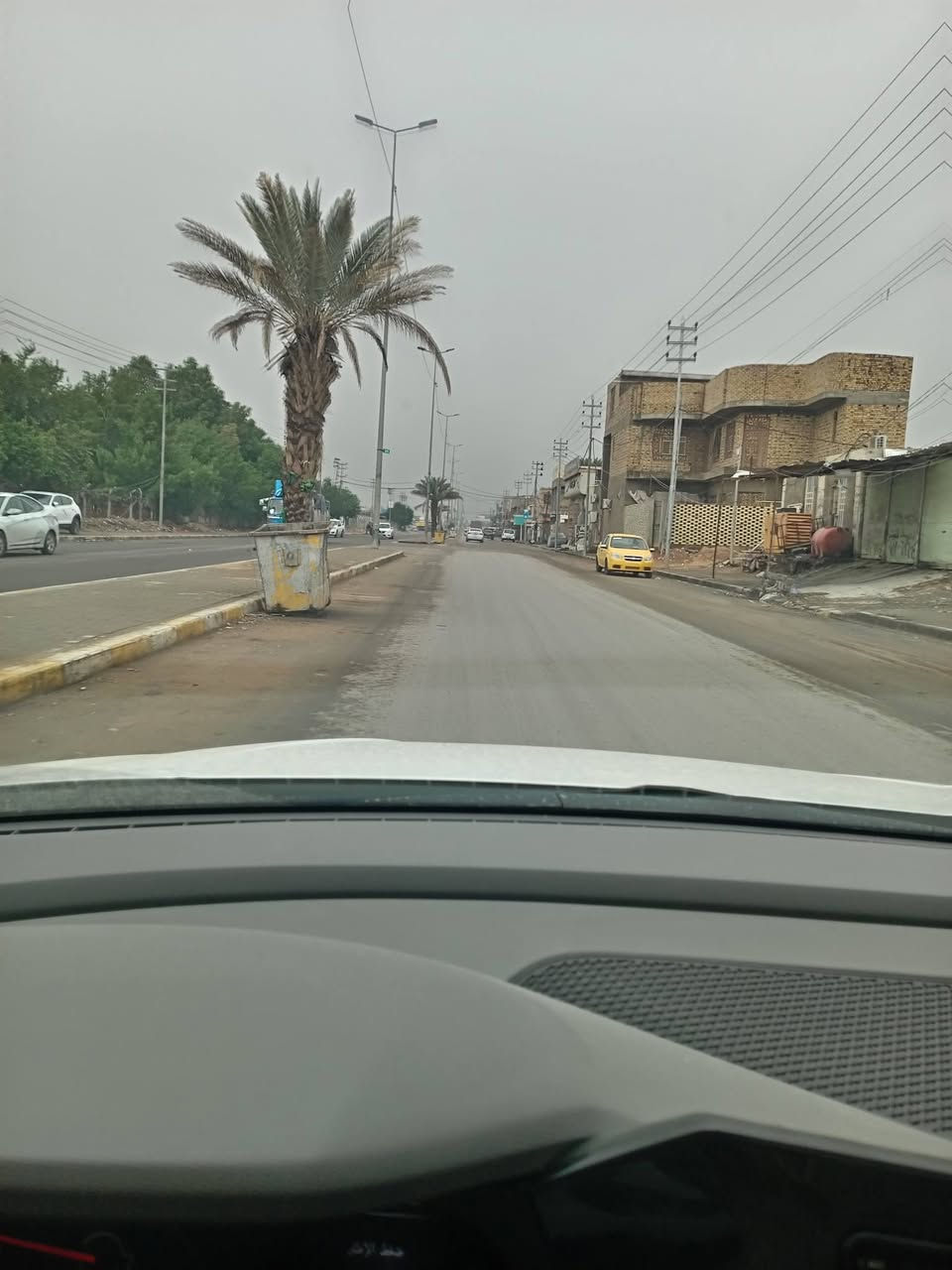 بيت للبيع مساحته متر٩٠ شارع المطار الجديد قرب بانزين خانة ريبال بي غرف ٣ ستقبال وصاره ومطبخ بيت كامل قريب علا شارع يحتوي علا شارعين يعني حرف تي ***********
