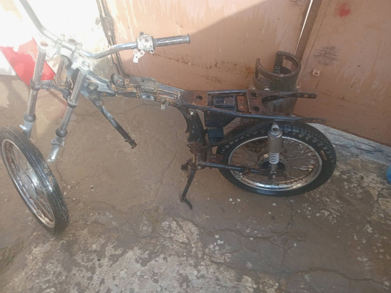 سلام عليكم يولد عندي شاصي او ويل أمامي وخلفي وصالنصه للبيع الي يريدهن يراسلني خاص مثل ماموضح بل صوره


**إذا كنت صاحب هذا الإعلان وتريد حذفه لأي سبب، رجاءا أرسل رسالة إلى الدعم الفني**