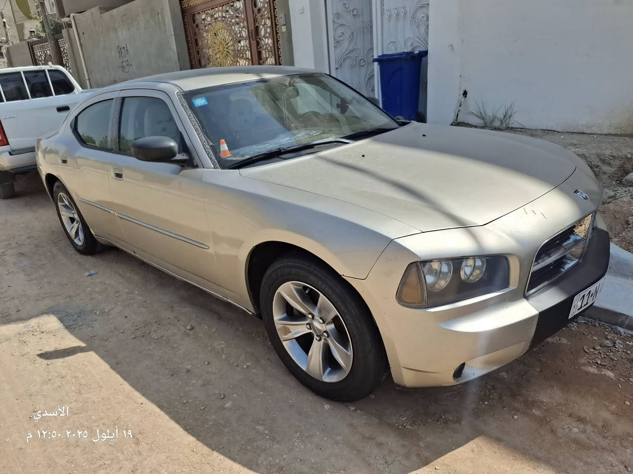 جارجر ٢٠٠٩ لون ذهبي بلادي رقم بغداد الجديد بأسمي بدون حادث صبغ حزام فقط للجمالية تبريد تدفئه كله شغال كشن السايق كهربائي داخله كله نظيف مكاني الحلة سعره ١٠٥$ بيه مجال للطيبين 
***********
