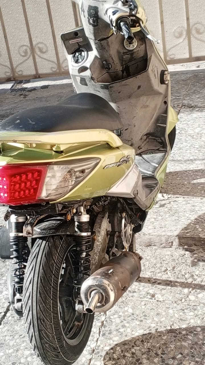 سلام عليكم سكنس فحل نوزل خطين للبيع دراجه عليه ادامه كامله  نكره سلف بكل وكت دراجه زوج تايره جديد لونه مميز بيه جم قطعه تزويد قبق فلاوين اصلي دبلات خلفيه صلنصه  دراجه شلعه ومعدل شك لكاع  كهرباءيات كله شغاله وبيه براغي رياضي كشنه مدوشم جديد دراجه جاهزه للاخير مكاني لكراده متواجد فيس واتساب *********** دراجه معروضه 850وبيه مجال للطيبين
(لوتي تسمع حجايه مو حلوه)
