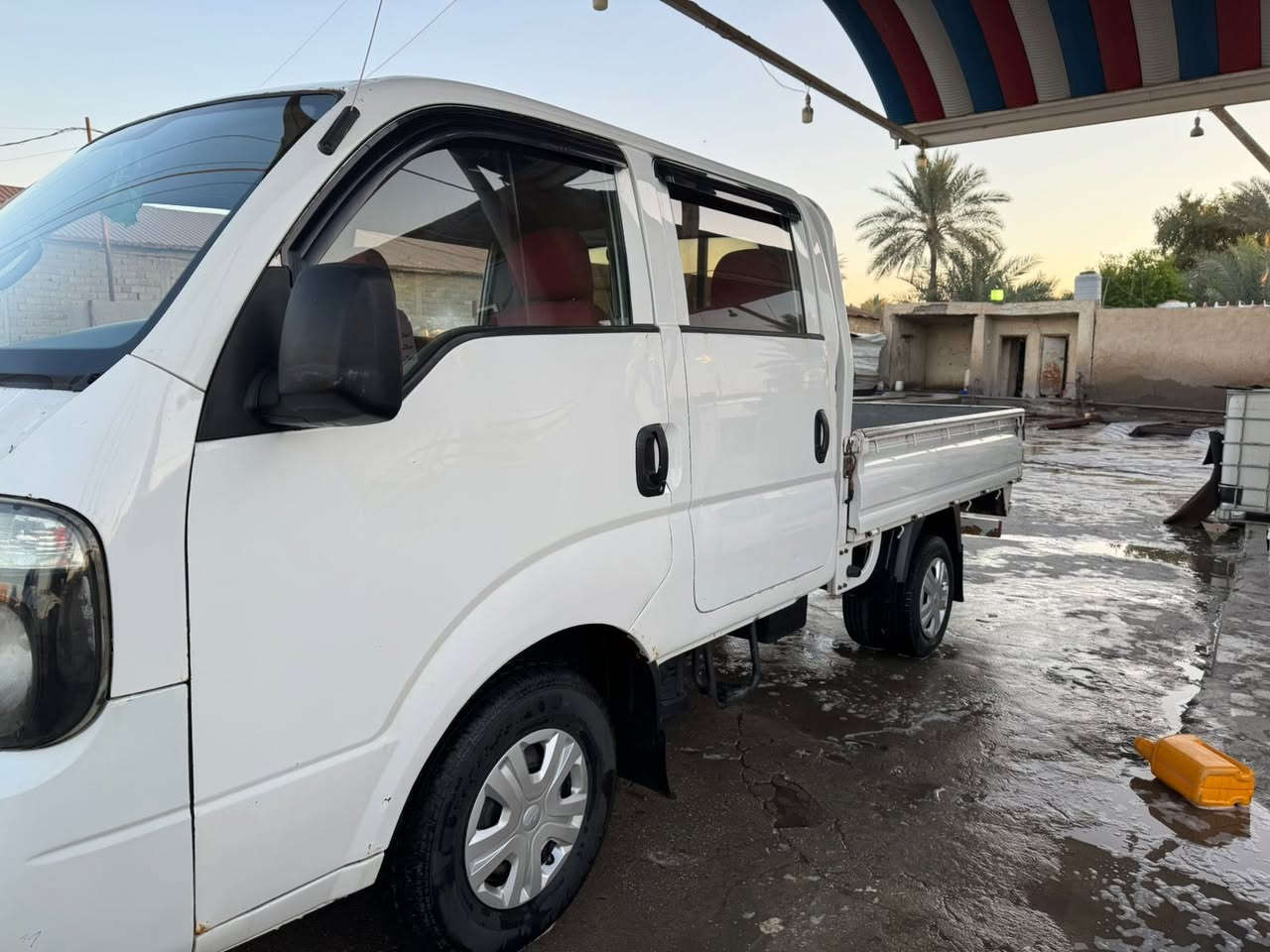 السلام عليكم كيا دبل قمارة موديل 2013 مكفولة السيارة باسمي المكان كربلاء طويريج  السعر 118 وبيه مجال 
***********
