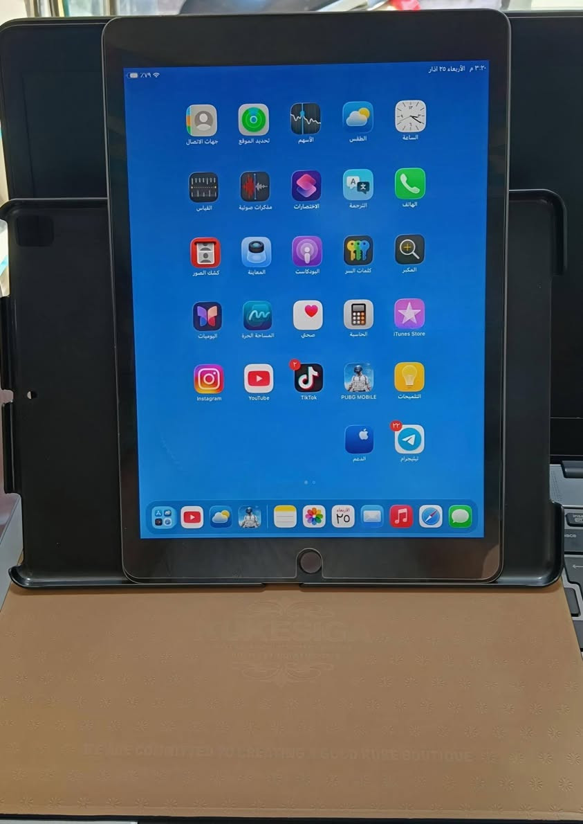 السلام عليكم ورحمة الله وبركاته
ايباد 9 نضيف 
ذاكره 64
جهاز علا ايدي مداخل تصليح نهائيا
كامل ملحقات
استخدام شخصي
السعر :250 وبي مجال
الاتصال:***********
