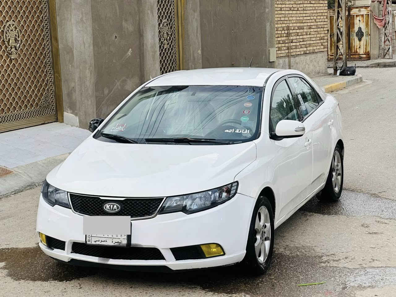 ياالله السلام عليكم للبيع كيا سيراتو مديل 2011 وارد خليجي كفاله عامه من ضربه وصبغ والفتح والتبديل سياره جديده معنى الكلمه محرك وكير 1600 شرط لا تنقيص ولا تبخير رقم بصره بسم قرايبي سنويه جديده مشروع وطني تخم تاير جديد تبريد تدفئه شغاله كهربائيات عامه شغاله دواخل احمر تحكم ستيرن اشاير بالمري سياره بيها هواي مواصفات ملاحضه السياره استخدام شخصي علا ايدي العنوان البصره قرب مستشفى المدينه موبايل ***********  السعر95 اتصل واني خادم
