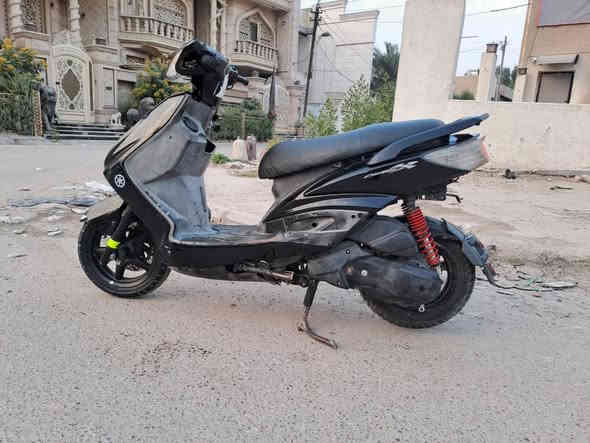 سلام عليكم سكنس فحل ياباني نوزل خطين دراجه مكفوله كفاله عامه كلها شغلاله من اطول لطول مكينه بجيس شلعه معدل ناعمه نكره سلف دخان لانضوح لاتبخير دراجه كلها شغاله وخير من الله مال جناي مداريها ودهن يوم بيومه وبانزين محسن كهرباءيات  شغاله لايت دشبول هورن  بكلايت  بريكات خلفي وامامي دبلات فول ماكو طسه تايرات جدد دراجه صافيه وناعمه خير من الله تجيب فيتر وتفحص وتراي وين ميعجبك مكفوله من اسرقه وتاخذها من البيت وسويلك مكاتبه مكاني بغداد البلديات رايدها ب650وبيها مجال لتواصل واتساب او اتصال *********** بغداد
