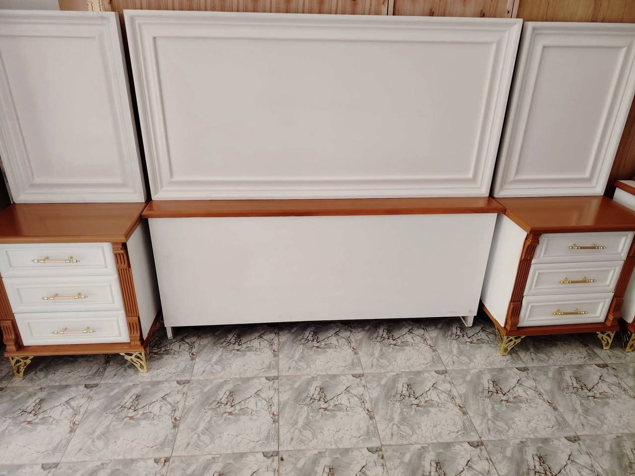 بسم الله.. اللهم صل وسلم على نبينا محمد
             (  معرض الهاشمي للأثاث العراقي)) 
                      #نقد_واقساط
اليوم اكتمل عدنا موديل #الجوهرة
 متكونه من؛
💥كنتور ٦ أبواب طابقين طول الكنتور ٣.٥٠سم
ارتفاع الكنتور ٢.٥٠ سم
💥زاوية بأرتفاع الكنتور
💥ميز مرايه
💥جزامة
💥جربايه مع كومديات عدد ٢
💥الصبغ الأبيض بصاجي حراري من الدرجه الاولى
...
تفاصيل الغرفة.. داخل صاج طبيعي ١٠٠٪
خارج الغرفة ndf من الدرجه الثقيل
ظهر الكنتور شد براغي جرجوبه
....
💥 كل هذا العرض بمليونين و ٧٠٠ الف فقط
........
💫 العنوان
#هيت_مجاور_جامع_الغفور
*********** وات ساب
