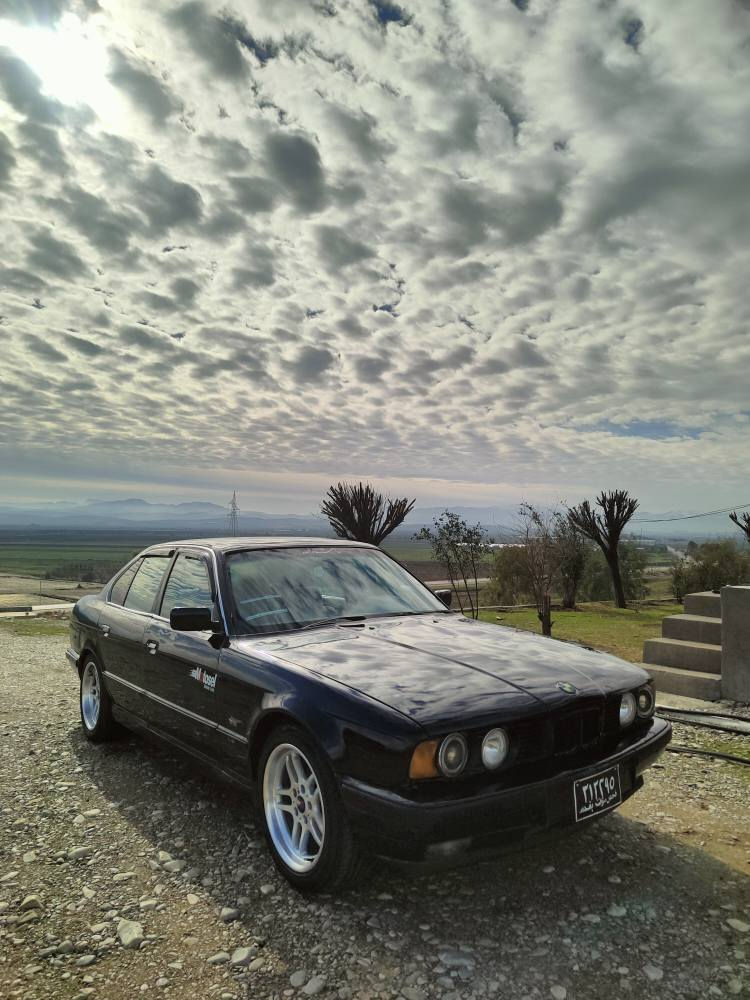 سڵاو لـە هـەموو لایـەڪ
عـلوج عـلوج 
بـیئێم 1993 ی 525 ی تۆماتیڪ
 دوگمەی s و ناو بەفر مەزبوتە
دوو جام ڪارەبـا 
کارەبای مەزبوتە ڪامل
 ئەڵقە و زینۆن ناوی زۆر جوانە 
گێچ دەبڵ ئەڵقە m 
تەنجیل کامل مەزبوت بلوتوس 
چوار ویل و تایە M لۆڪ حەفتەیەکە بەستراوە
بێ دەعم و لێدراو 
موس و بڕاوە بەشەرت 
گێڕ و مەکینە و هەمووی بەشەرت 
شوێن شارەزوور 
سعری . 27 و مەجال 
ڕ.م *********** السليمانية, العراق
