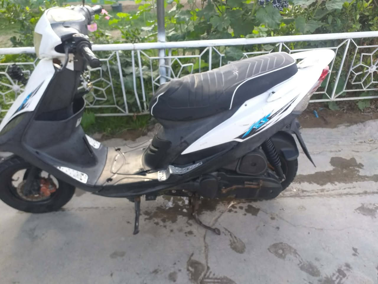 السلام عليكم دراجه ماكس عدله للبيع نكره سلف وهندر مكينه بلاديه  مكفوله من تبخير نضوح صوت شلعه ومعدل شك الكاع كفرات بلادي كلها ختم واحد كهربائيات كلها شغاله هورن اشاير لايت كله شغال دراجه خير من الله كامله مكمله مابيه اي نقص السعر 550 وبيها مجال للشراي مكاني بغداد الامين الثانيه وهذا رقمي ***********
