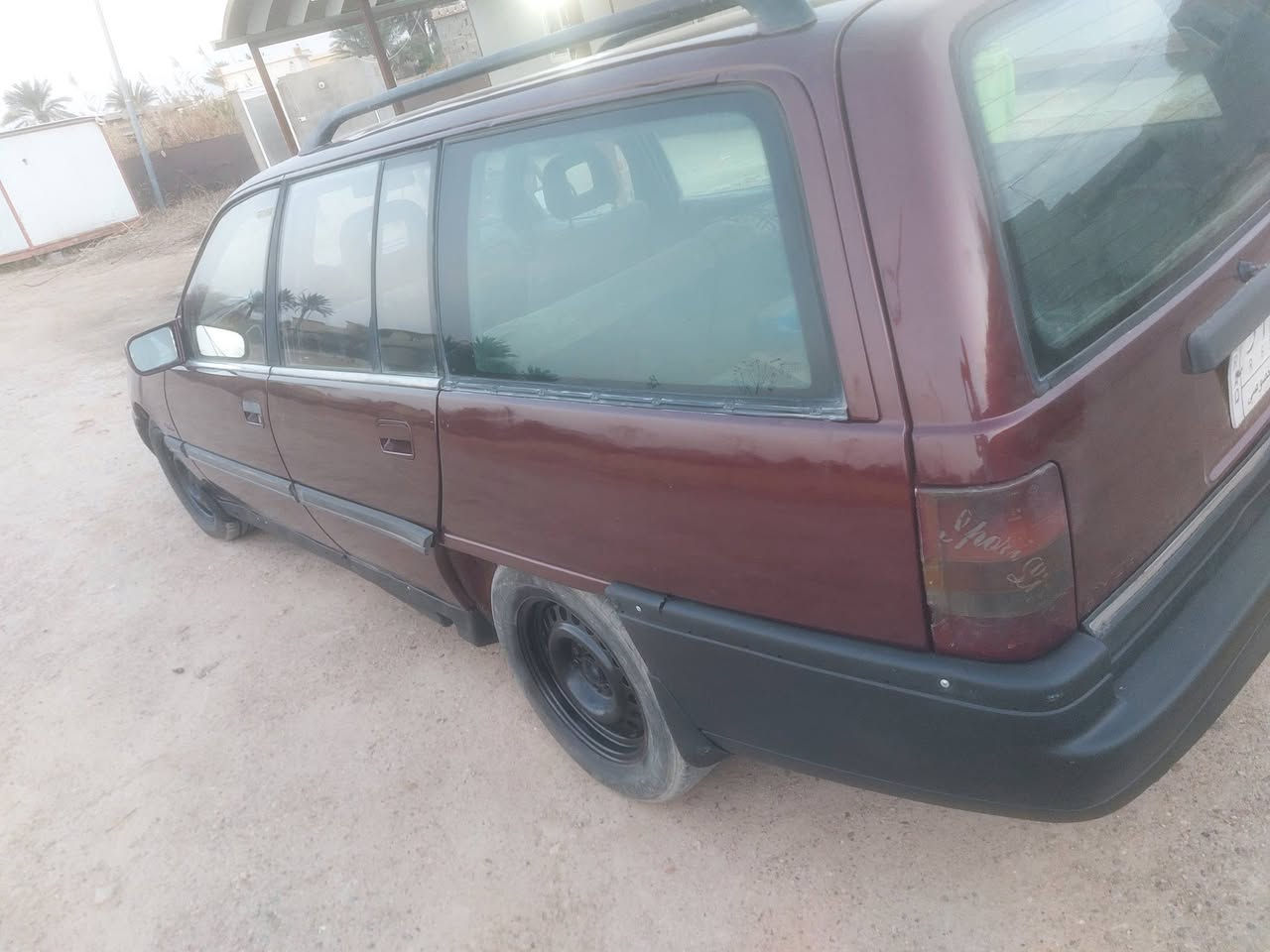 السلام عليكم اخوان السياره للبيع فقط السعر ٢٥وبي مجال العنوان الفلوجه الصقلاويه موديل 90محرك 2400صبغ عام شواصي مكفوله رقم هاتف ***********
