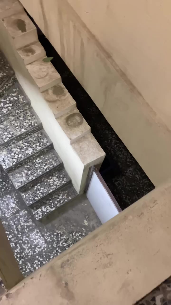 السلام عليكم
شقه للايجار زيونه ٧١٠ 

تحتوي على غرفتين نوم وصاله ومطبخ 

بالسبالت والمطبخ مع غساله ملابس 

وبوفيه وبلازما 

صحيات عدد ٢ 

للاستفسار الاتصال 

***********

او زياره مكتب انجاز
