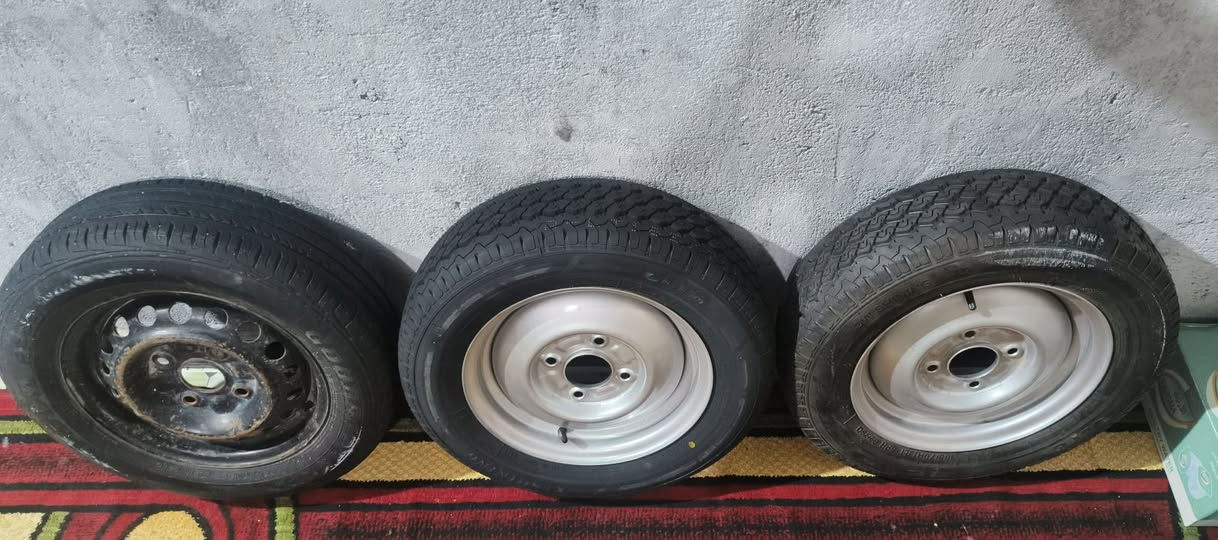 تايرات 3واحد مستعمل وثنين جدد لبيع ثلاثتهم سعرهن 125قفل كلهن شلع مكاني بصره جزيره الموشراي لا يتصل, ***********
