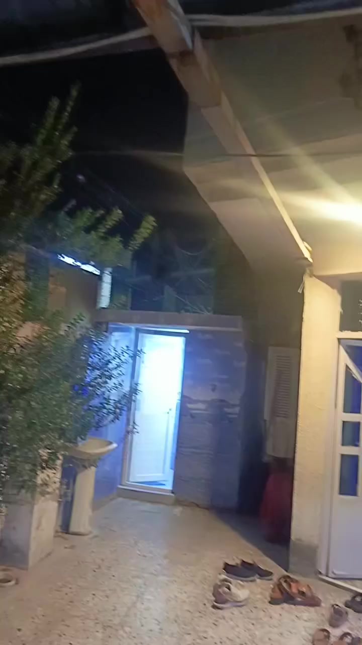 السلام عليكم اقرأ التفاصيل واتصل واني بخدمتك
***********

دار للبيع مساحه 200 متر طابقين كامل فول 
الطابق الاول يتكون من كراج واستقبال ومطبخ وصاله كبيره وصحيات وغرفتين نوم عدد 2

الطابق الثاني يتكون من صاله و سويت كامل فول 
العنوان حي رقيه مجاور حي الصحفيين خدمات ماء كهرباء مجاري تبليط 

البناء طابق اول بلوك والطابق الثاني طابوق بناء جديد

للاستفسار الاتصال على الرقم التالي ***********
