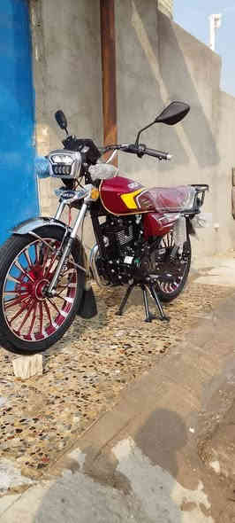 سلام عليكم دراجة ايراني 5كير  البارحه نزلتها من المعرض ماشي 30كيلو بعتهي بجيس الشركة  950وبيها مجال قليل      نزلتتها بمليون وخمسين   وحتاجيت وريد ابيعها العنوان بغداد المعامل.    الرقم ***********
