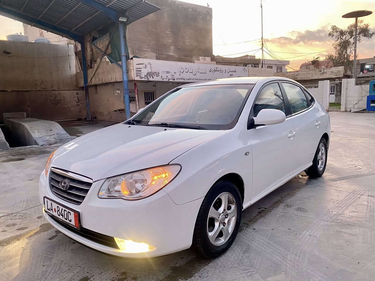 ئاڤانتي موديل 2010
سه ياره كه سفر سفره
بي شوخت بي قؤپاني
هجي پيوه نيه١٣٥رويشيتوه
تاي شه ريكه ي له بن ماوه
قؤپاني سه غفي نيه
سه ياره كه تابلي لؤكه
***********
***********
