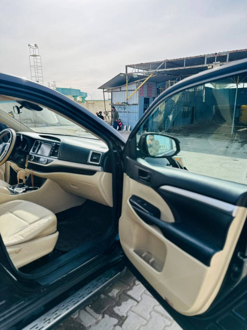 سلام عليكم مكلف بلنشر
هايلندر17
شرط كير ومحرك
بدون ايرباك او دواخل
بابين رش يمين
رقم دولي محرك 6
رادار داخلي الون بيجي
السعر 235دفترين وخمسه وثلاثون الاتصال
 على الرقم التالي ***********
